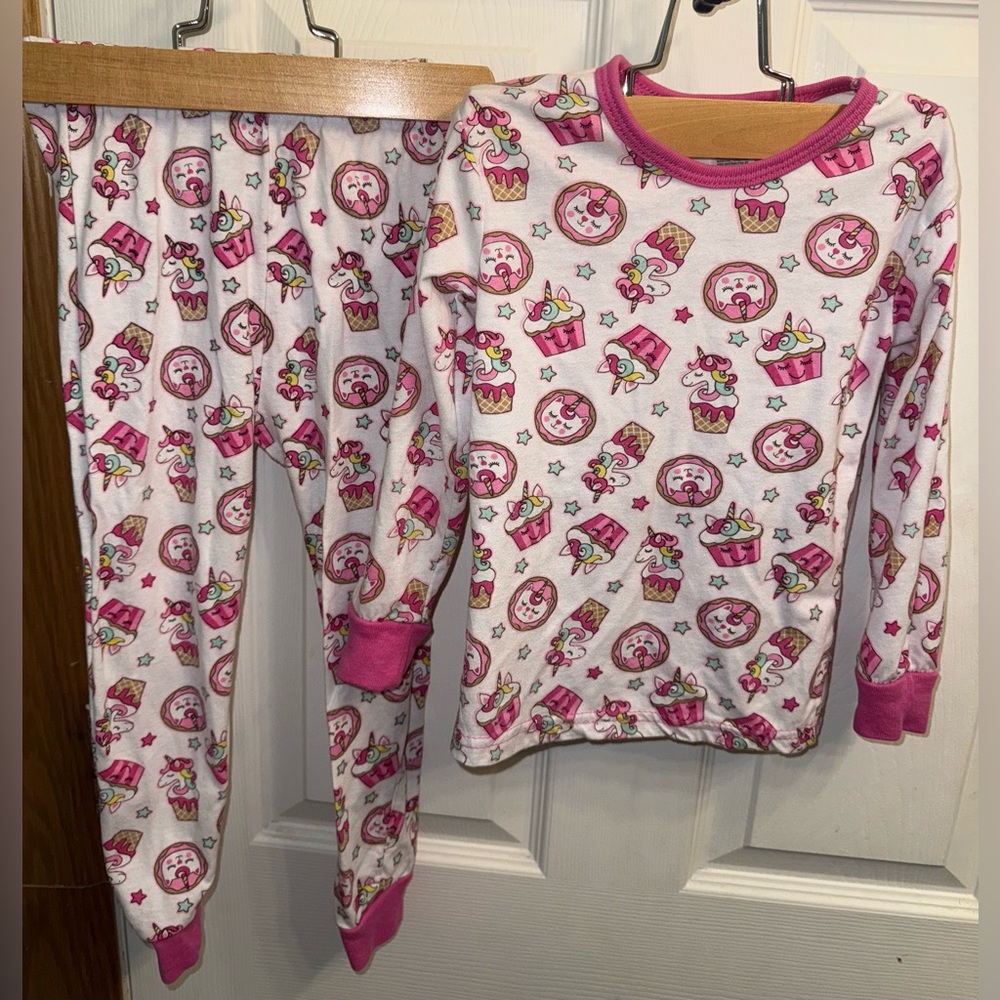 Girls pajamas outfit 6/7
